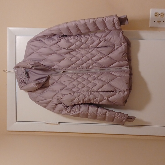 Athleta Jackets & Blazers - Athleta  Gorgeous Goose Down Quilted Puffer Jacket Grey Clay Color Like New Sz L